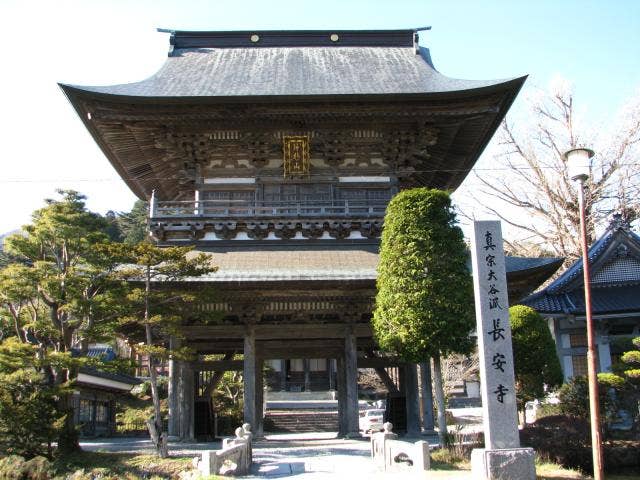 長安寺山門（春）