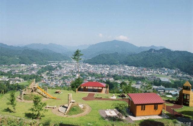 しもにたほたる山公園