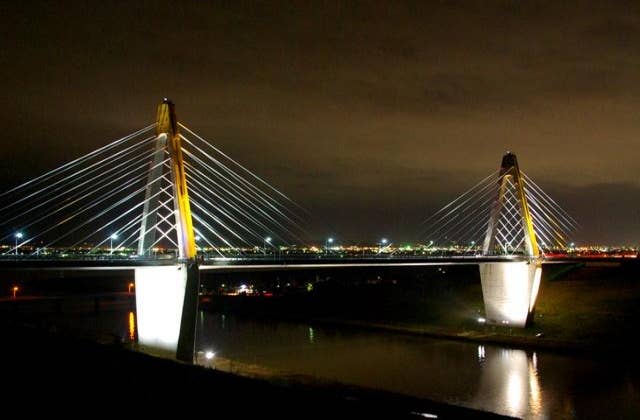 美しいライトアップと金沢市内の夜景