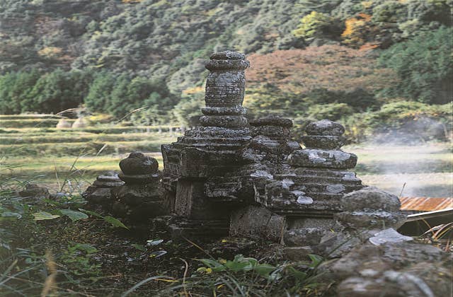 平家六代の墓