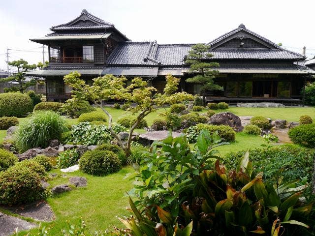 庭園から見た旧伊藤伝右衛門邸