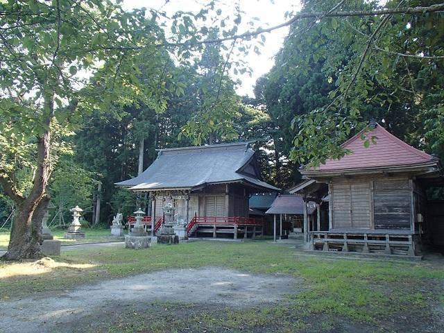 坂元神社本殿（夏）