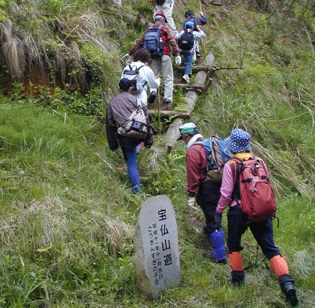 宝仏山登山道