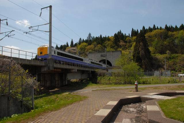 トンネル広場