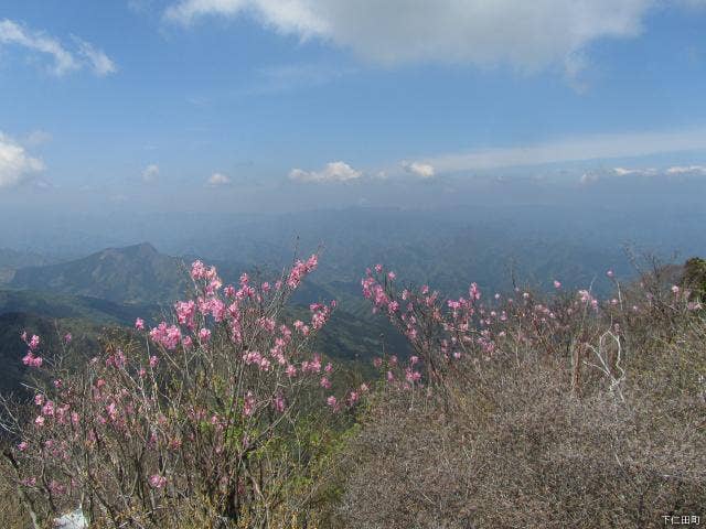 山頂から荒船山方面