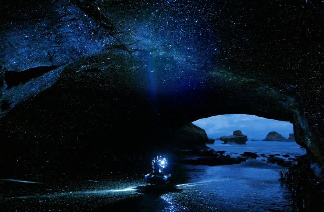 『種子島宇宙芸術祭』では岩屋内でプラネタリウムが楽しめます。