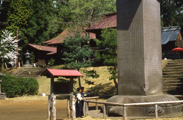 土津霊神碑