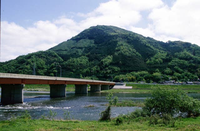 霊石山