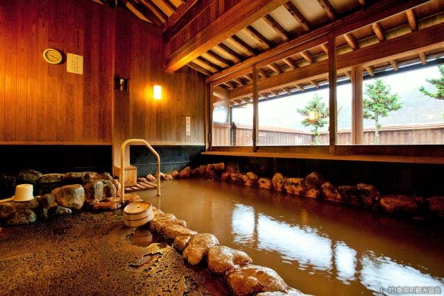 加田の湯 岩風呂