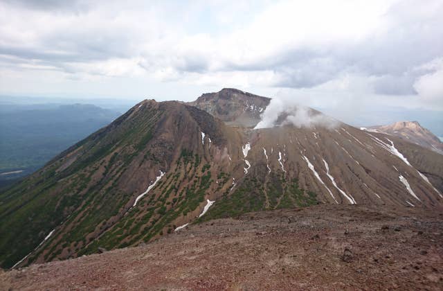 雌阿寒岳