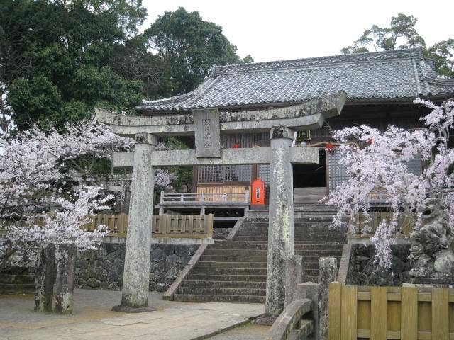 旭ヶ岡公園内「松陰神社」