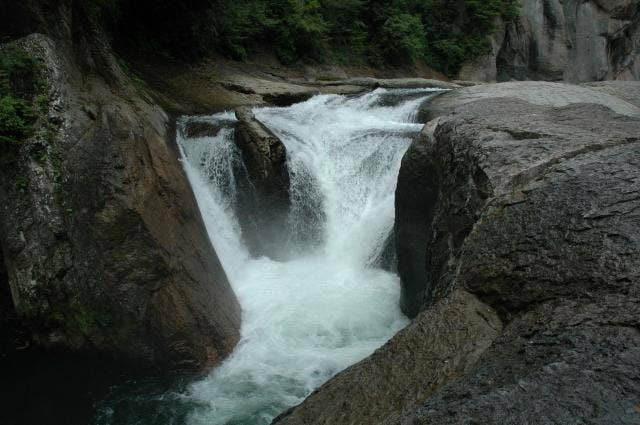 鱒飛の滝