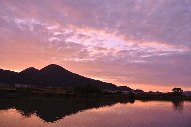 二上山日没