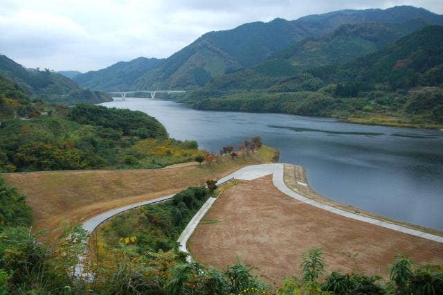 奥津湖畔広場