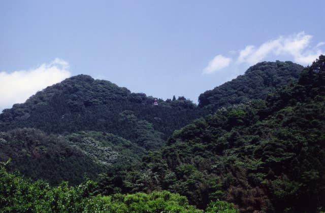 月居山