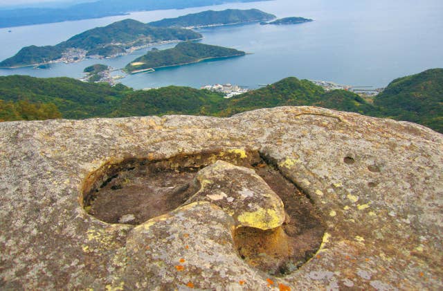 龍ヶ岳山頂のハート岩