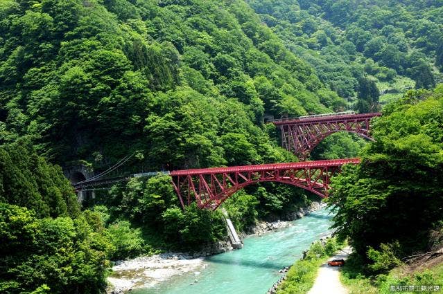 新山彦橋（奥）と山彦橋（手前）