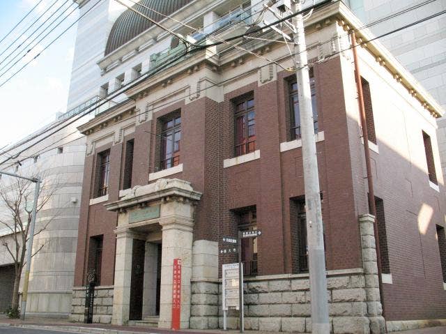 大正時代の銀行建築を利用したエントランス