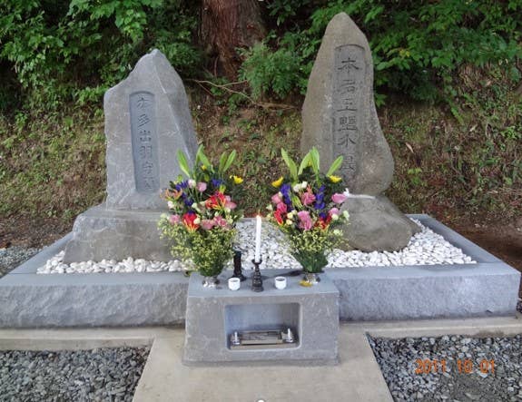 本多上野介正純公の墓碑