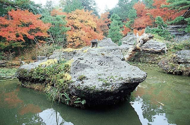 浪形岩