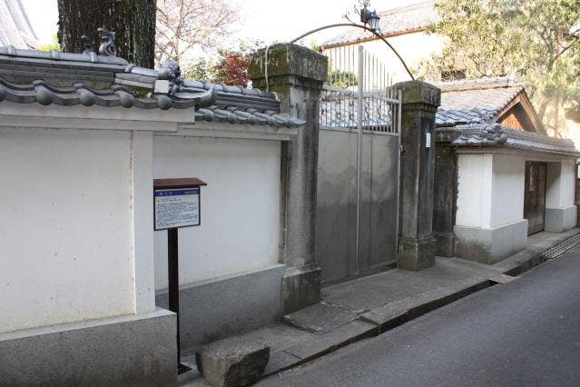 岡本寧浦の生家「乗光寺」