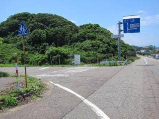 国道8号線から大平登山口への入口