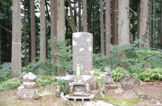 滝夜叉姫の墓