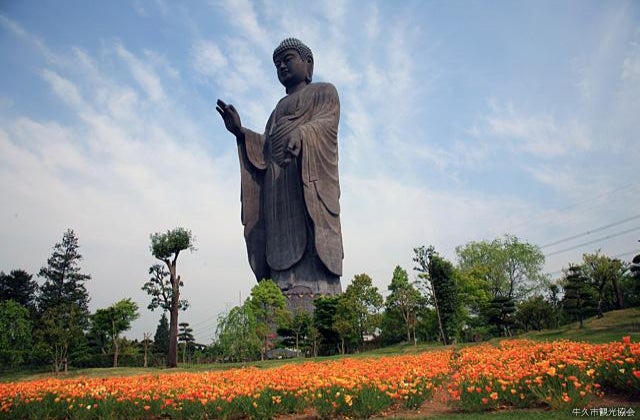 牛久大仏です。 牛久大仏 - Wikipedia