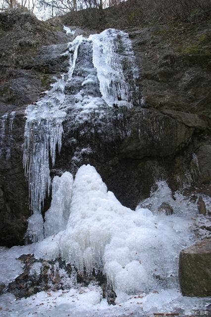 蒔田不動の滝（氷瀑）