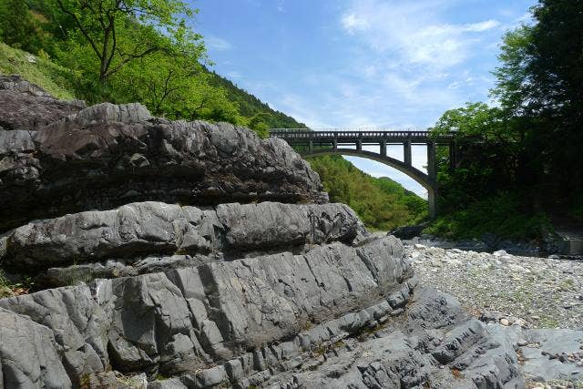 宮室の逆転層