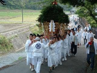 古宮八幡神宮神幸祭「杉の葉神輿」