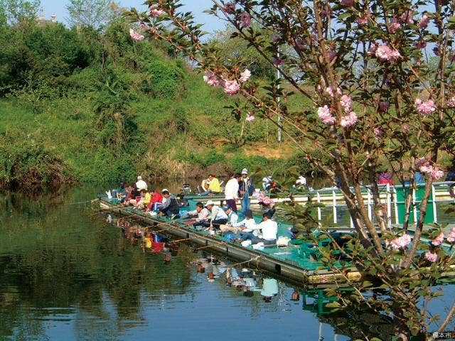 隠れ谷池