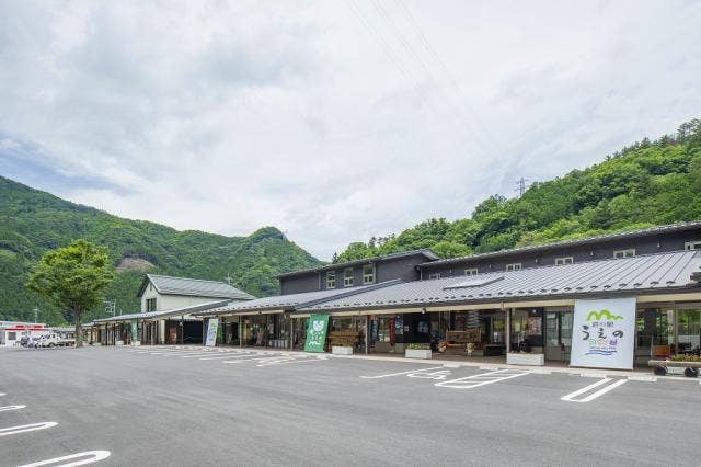 道の駅上野外観