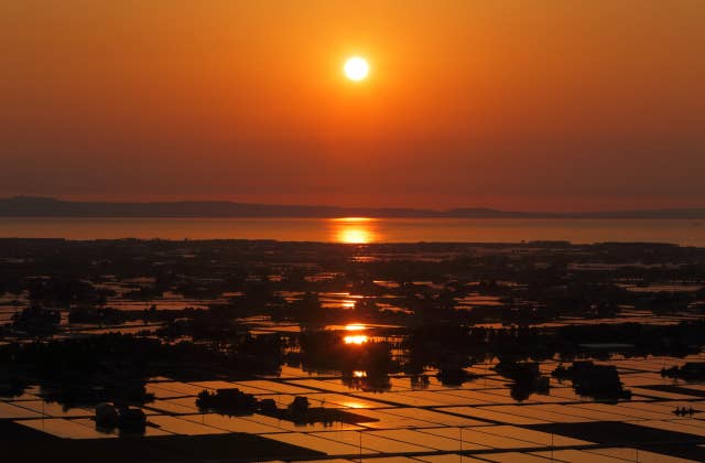 舟見城址館からの夕景