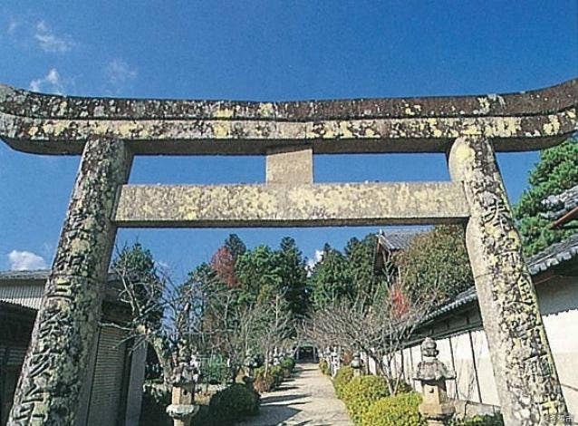 名居神社参道入口