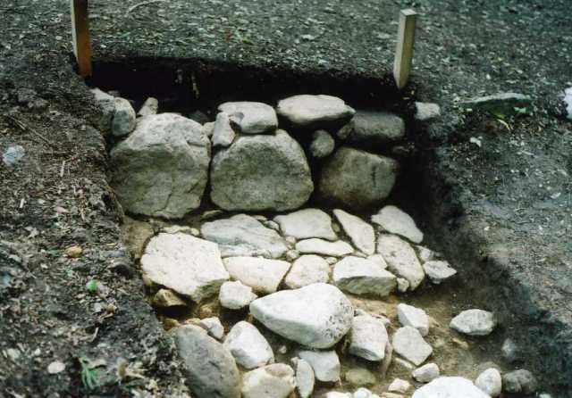 森寺城跡石敷