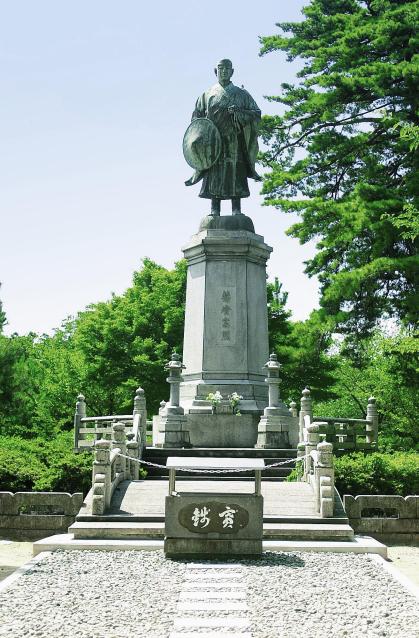 吉崎御坊跡の蓮如上人銅像 / 福井県 -【JAPAN 47 GO】