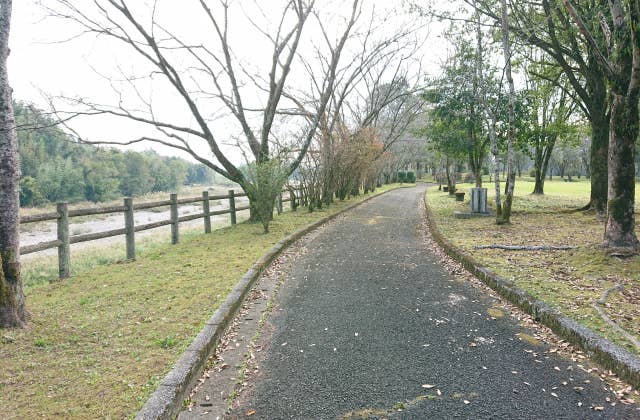 川仲島公園内