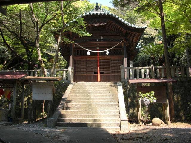 衣奈八幡神社