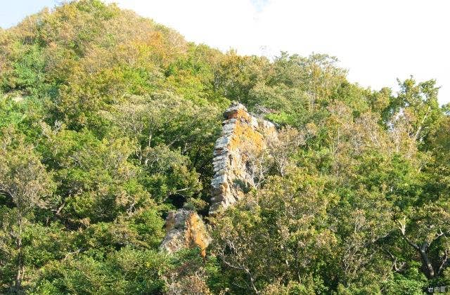 弁慶の薪積み岩