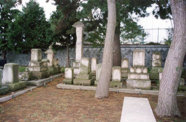 串茶屋遊女の墓