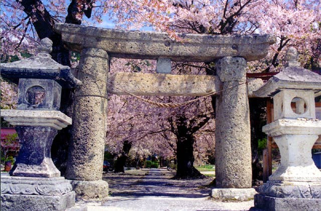 高房神社の石鳥居