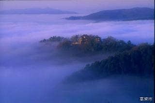 雲海に浮かぶ備中松山城