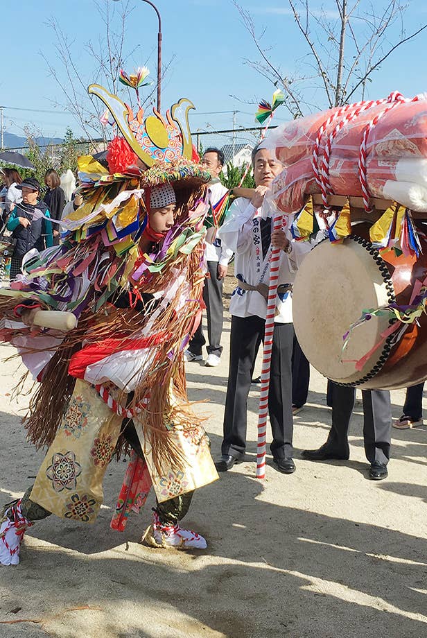 西乃宮神社浮立