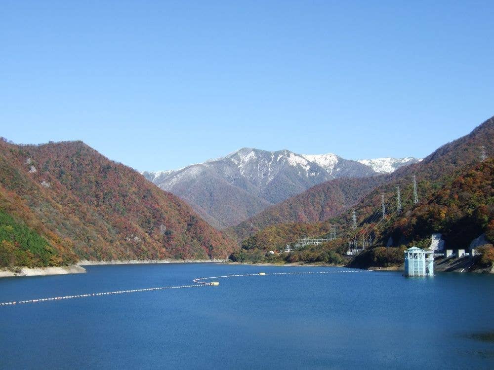 深山湖（深山ダム）の紅葉