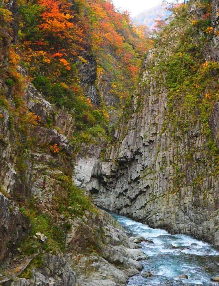 清津峡　渓谷トンネルの紅葉