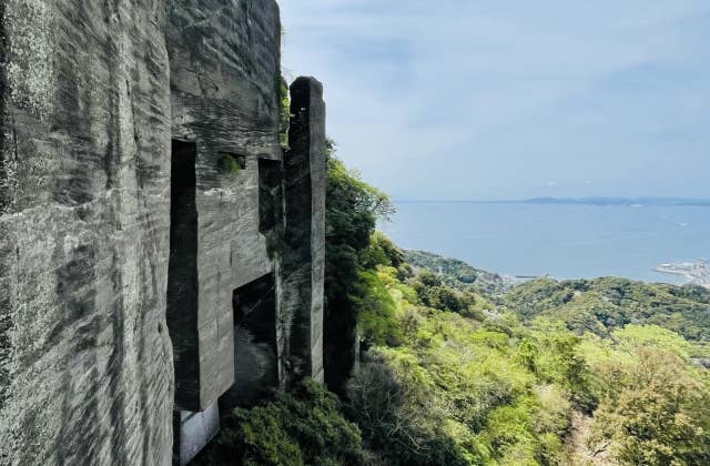 鋸山石切り場跡（通称ラピュタの壁）