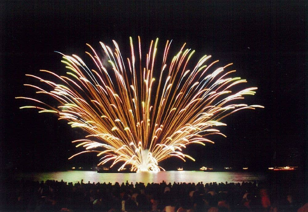 ゑびす祭り・くろべ生地浜海上花火大会