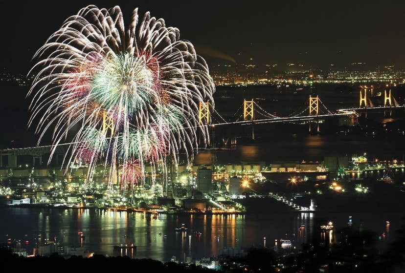 瀬戸大橋開通35周年記念　第58回さかいで大橋まつり海上花火大会