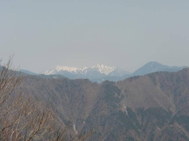 山頂からの南アルプス（聖岳と上河内岳）